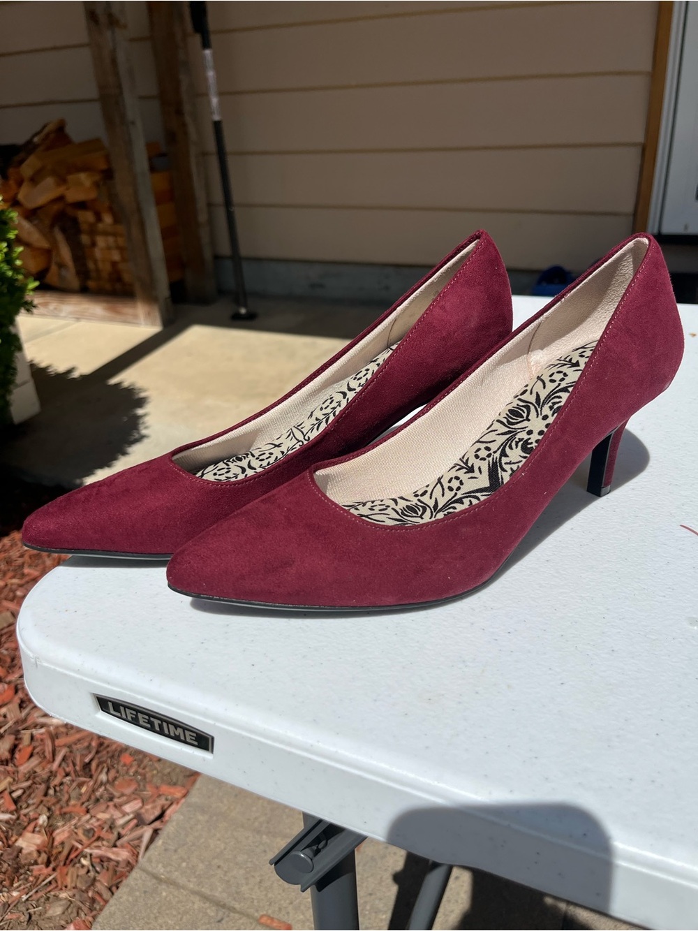 Women's Burgundy Pointed-Toe Suede Pumps